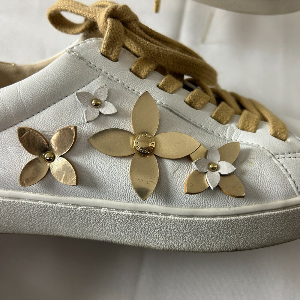 MICHAEL KORS Sz 9.5 Lola White Leather with Gold Accents and Flowers Sneakers - Picture 4 of 9